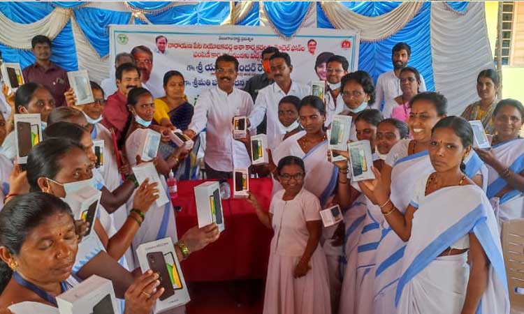 కొండంత అండగా టీఆర్‌ఎస్‌ పార్టీ