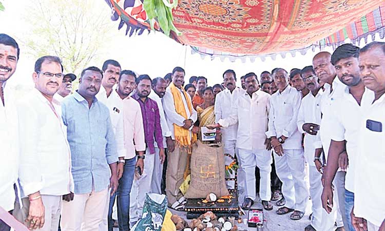 ప్రతి గింజనూ కొంటాం
