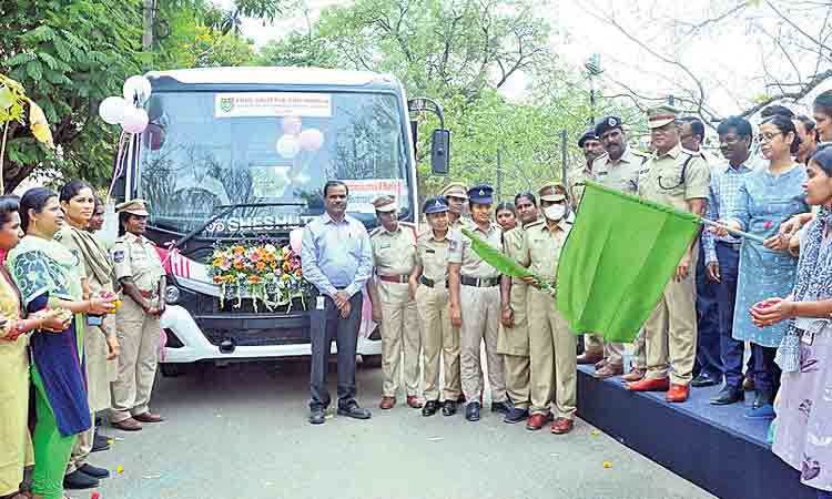 మాహిళా ఉద్యోగుల భద్రతకు షీ షటిల్‌ బస్‌ సర్వీస్‌
