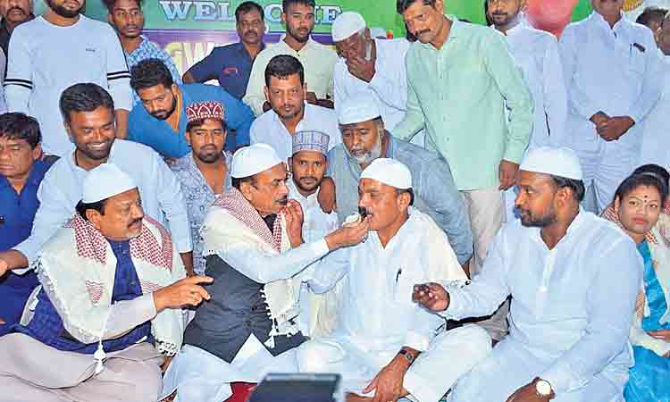 మైనార్టీల సంక్షేమానికి పెద్దపీట