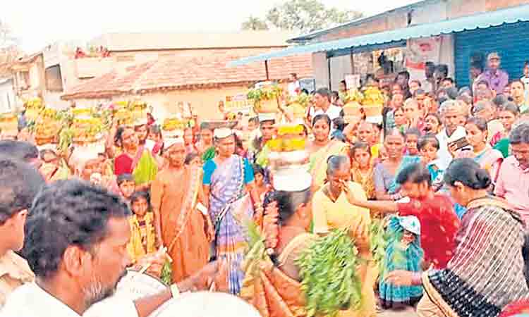 గ్రామదేవతలకు పూజలు