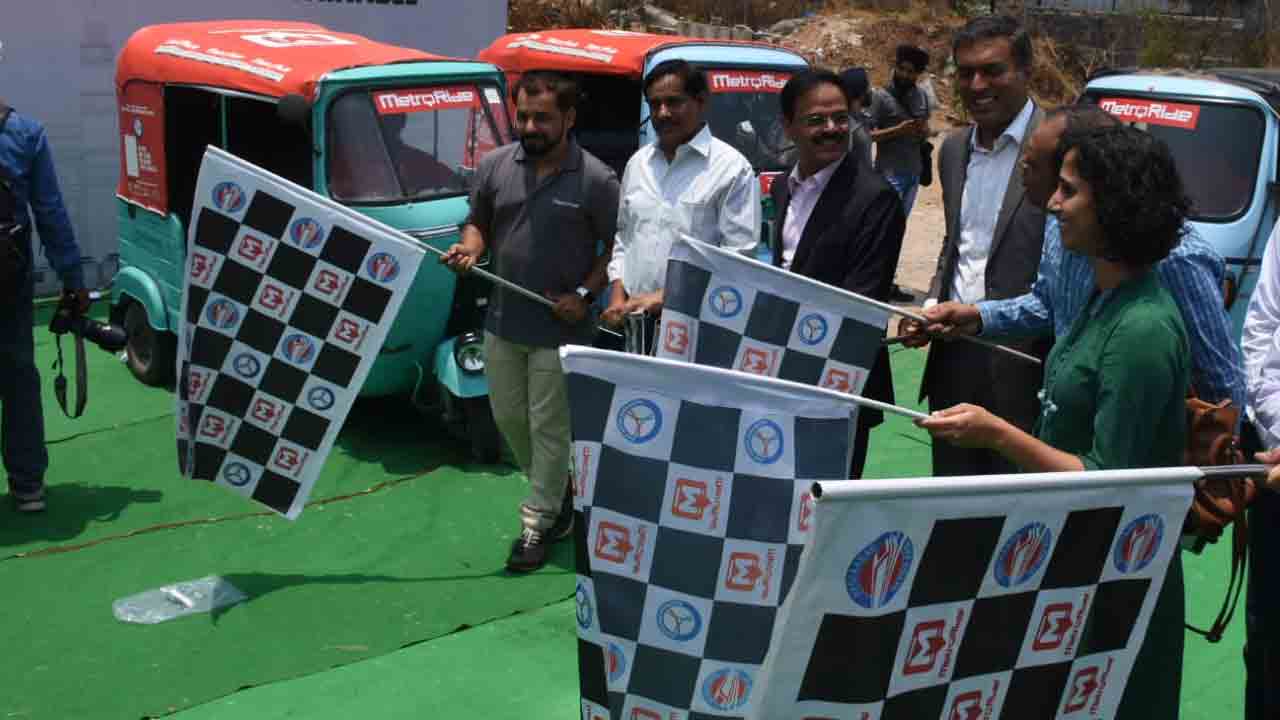 మెట్రో స్టేష‌న్ల‌లో ఎల‌క్ట్రిక్ ఆటో స‌ర్వీసులు ప్రారంభం.. ఛార్జీలు చాలా త‌క్కువ‌
