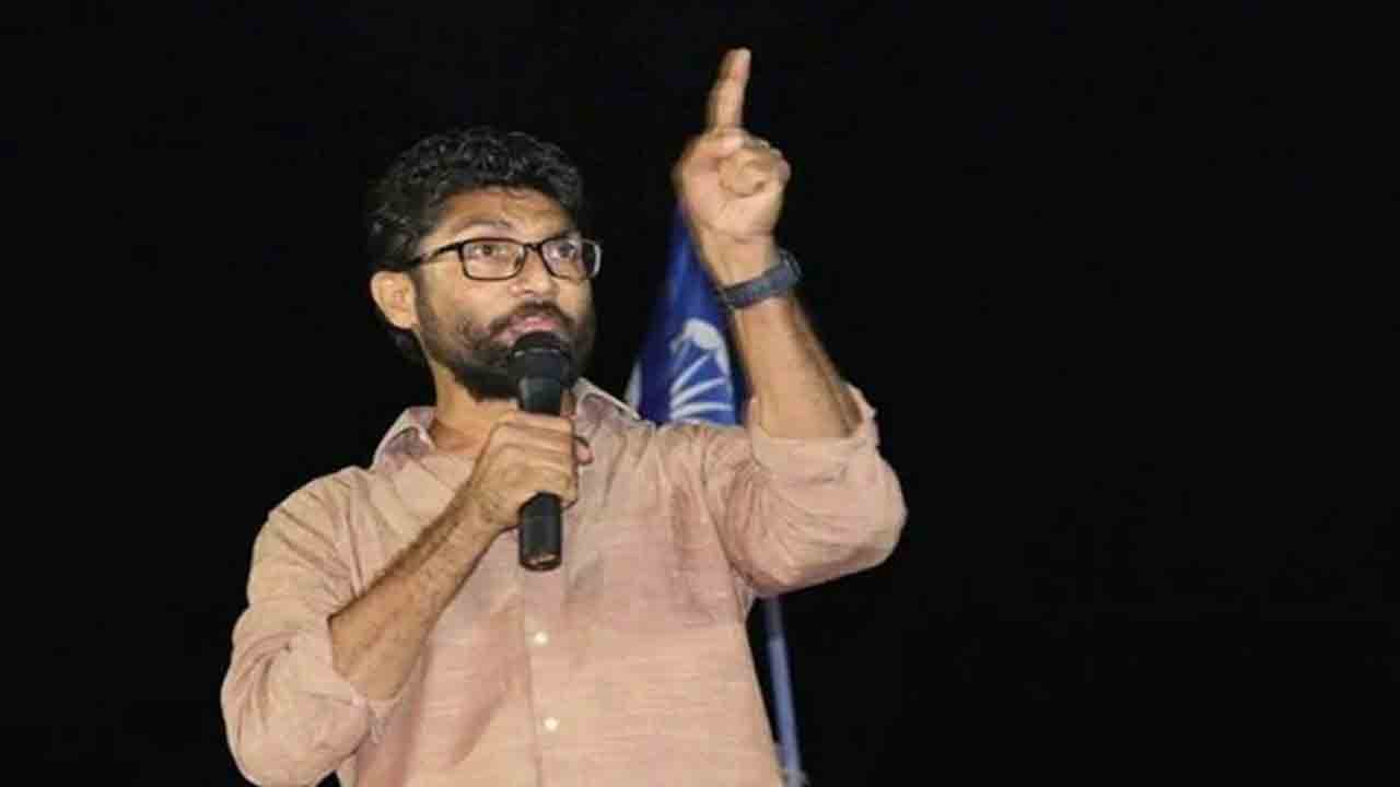 గుజరాత్‌ కాంగ్రెస్‌ ఎమ్మెల్యే, దశిత నేత జిగ్నేష్‌ మేవానీ అరెస్ట్‌