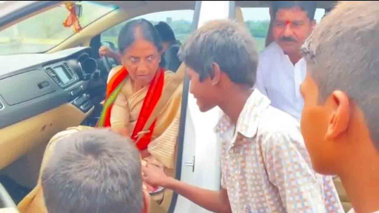 ఉదారతను చాటుకున్న మంత్రి సబితా ఇంద్రారెడ్డి