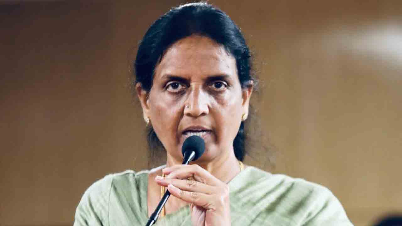 మహిళలు సమర్థవంతంగా రాణించాలి : మంత్రి సబిత