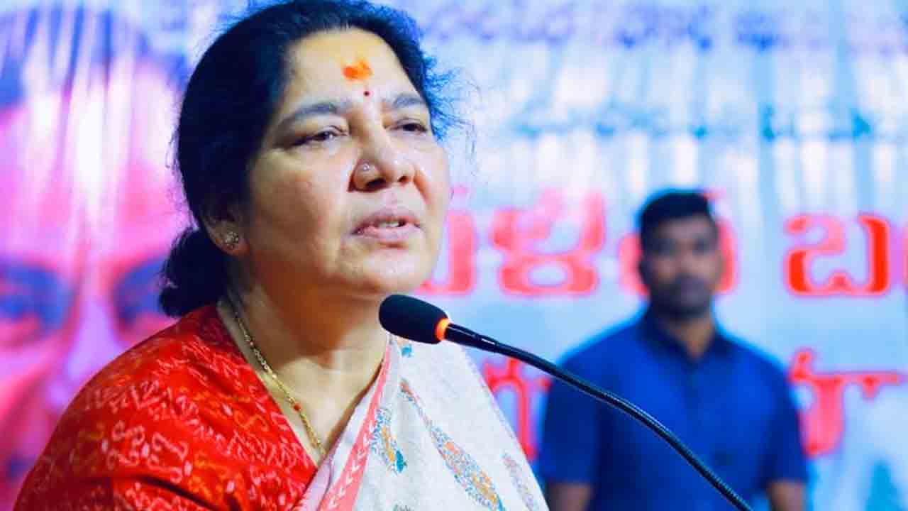 దళితుల జీవితాల్లో వెలుగులు నింపేందుకు దళితబంధు : మంత్రి సత్యవతి