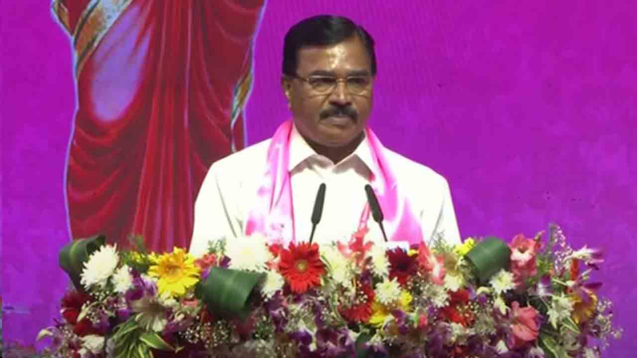 పెట్టుబడిదారులకు కొమ్ముకాస్తున్న బీజేపీ సర్కార్‌: మంత్రి నిరంజన్‌ రెడ్డి