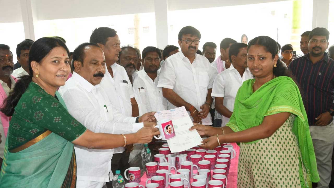 టీఆర్‌ఎస్‌ పేదల ప్రభుత్వం : ఎంపీ మాలోత్‌ కవిత