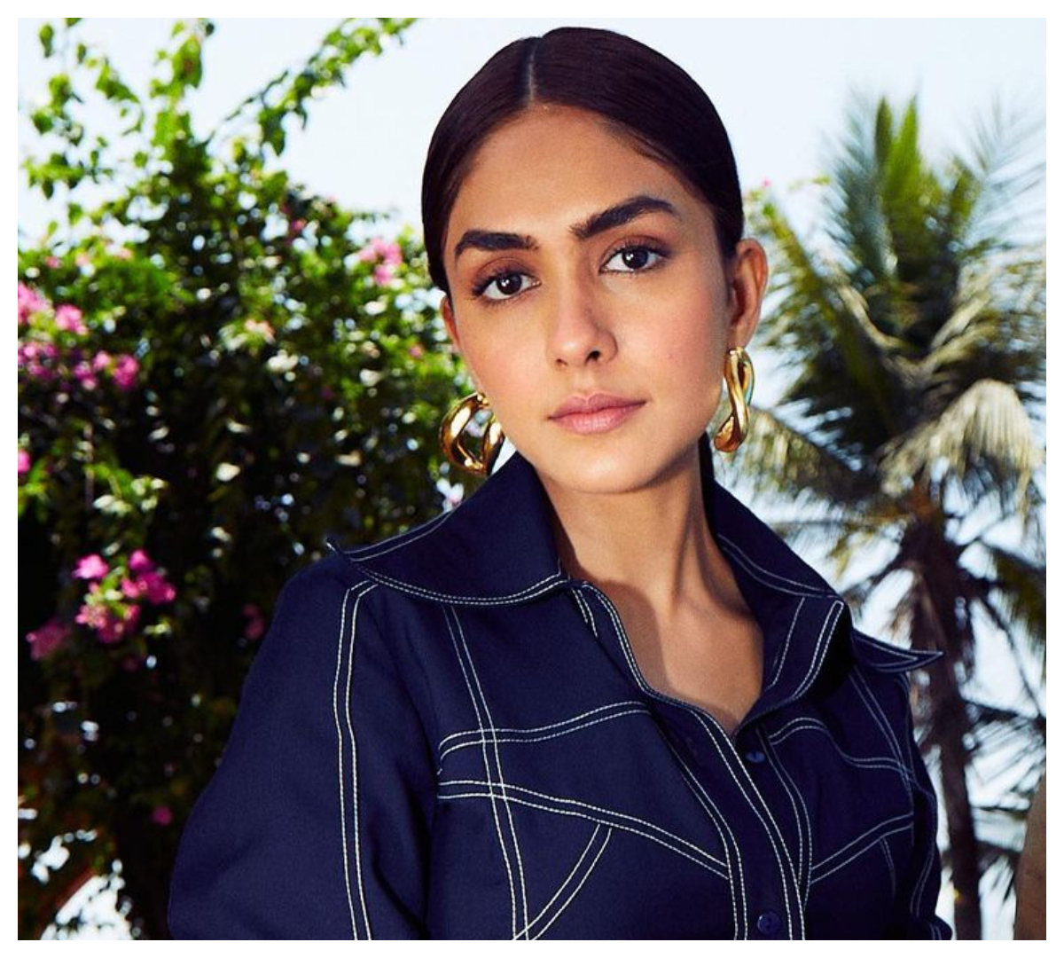 Mrunal Thakur | చూపులతో గుచ్చేస్తున్న మృణాల్ ఠాకూర్..