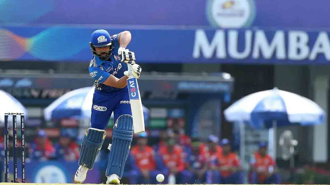 Mumbai Indians | తను కెప్టెన్ అనే విషయం రోహిత్ మర్చిపోవాలి.. మాజీ దిగ్గజం సలహా