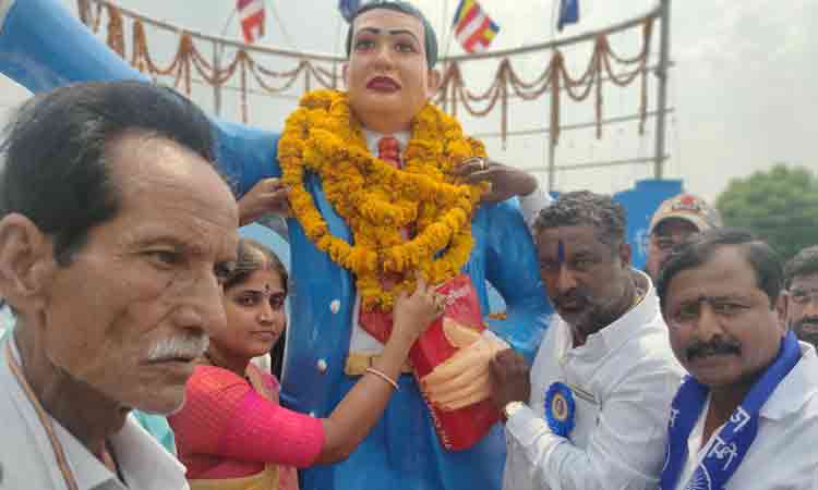 విగ్రహాల ఆవిష్కరణ