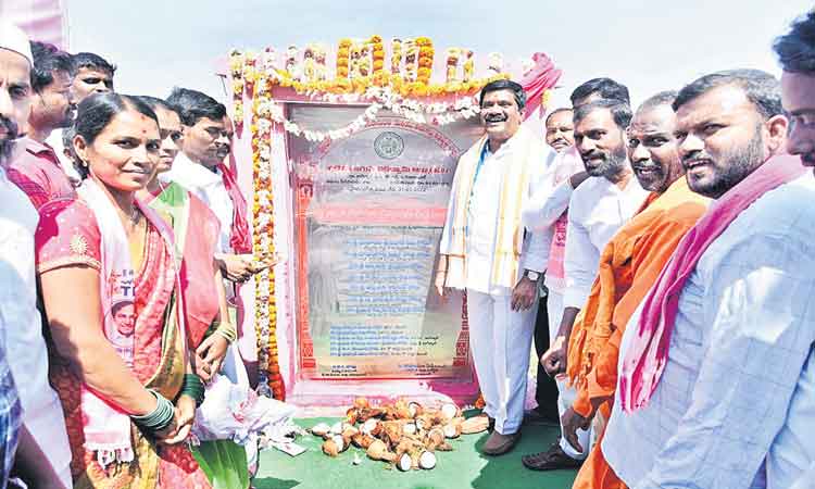 కేంద్రం దుర్బుద్ధితో వ్యవహరిస్తున్నది..