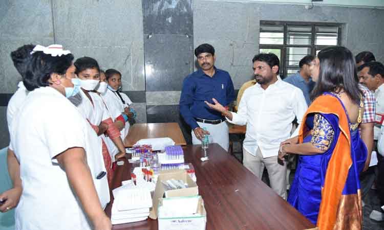 దవాఖానల్లో మందులు అందుబాటులో ఉంచాలి