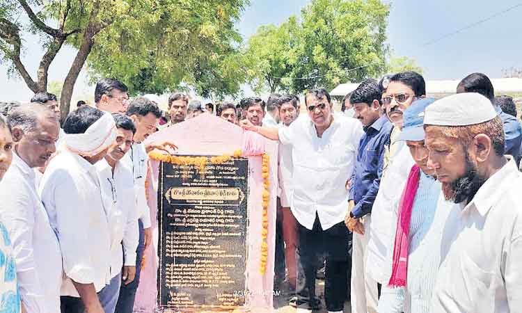 సంక్షేమ పథకాల అమలులో తెలంగాణ ఆదర్శం