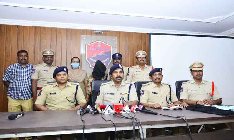 తొమ్మిదేండ్లుగా కక్ష పెంచుకుని బాలుడిని చంపేసింది!