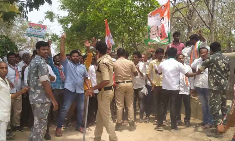 తారాస్థాయికి కాంగ్రెస్‌ వర్గపోరు