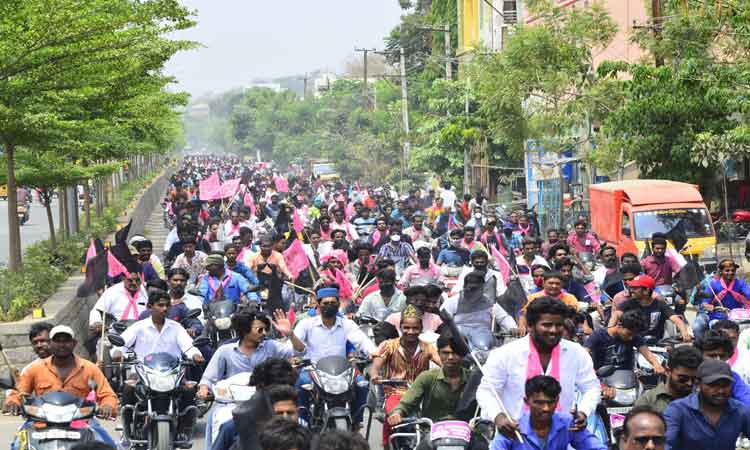నల్లజెండా ఎగిరింది.. ఆగ్రహజ్వాల రగిలింది..