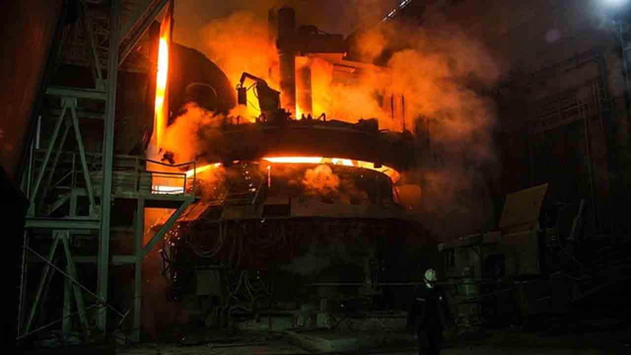 చమురు శుద్ధి కర్మాగారంలో భారీ పేలుడు.. వంద మందికిపైగా మృతి