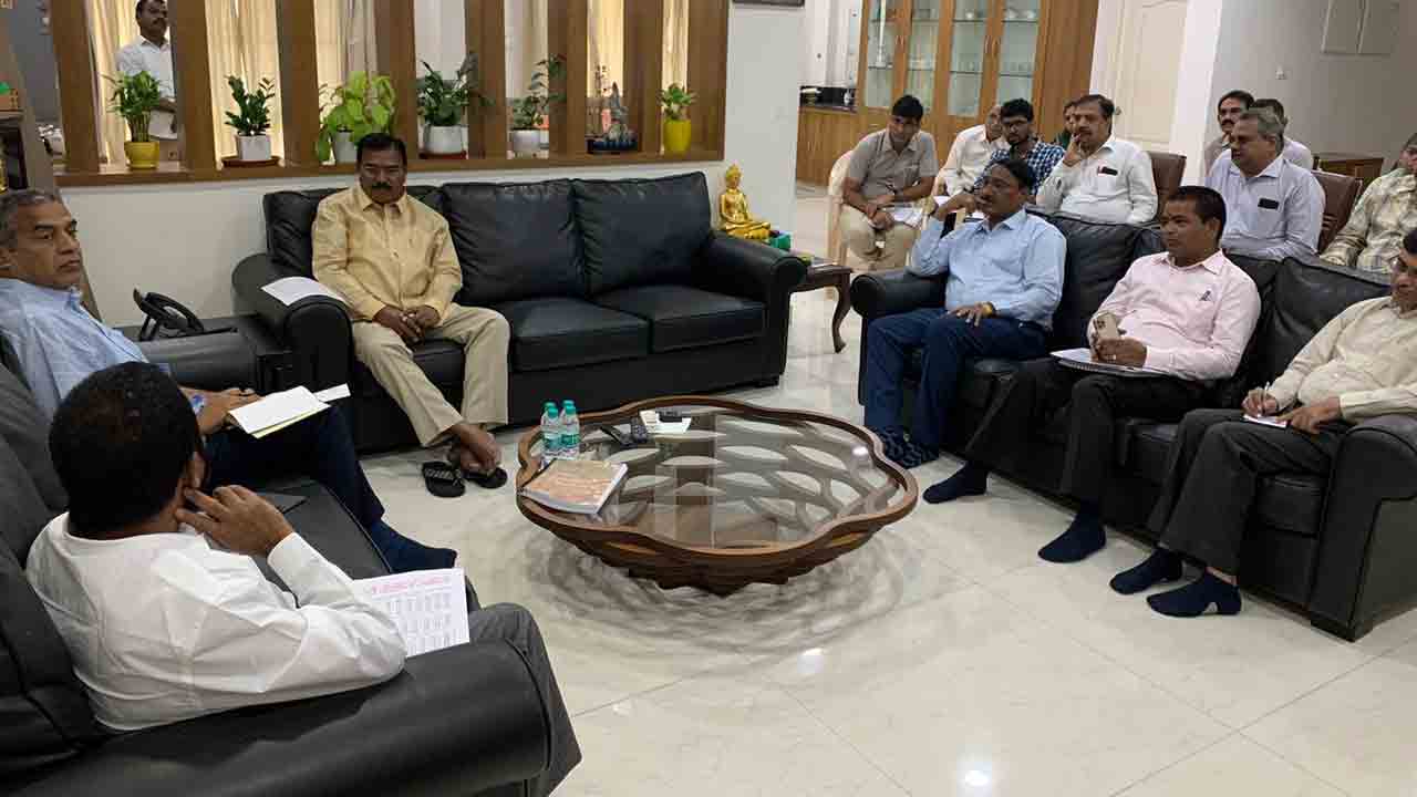 మే చివరినాటికి 5 లక్షల మెట్రిక్‌ టన్నుల యూరియాను సిద్ధం చేయండి..