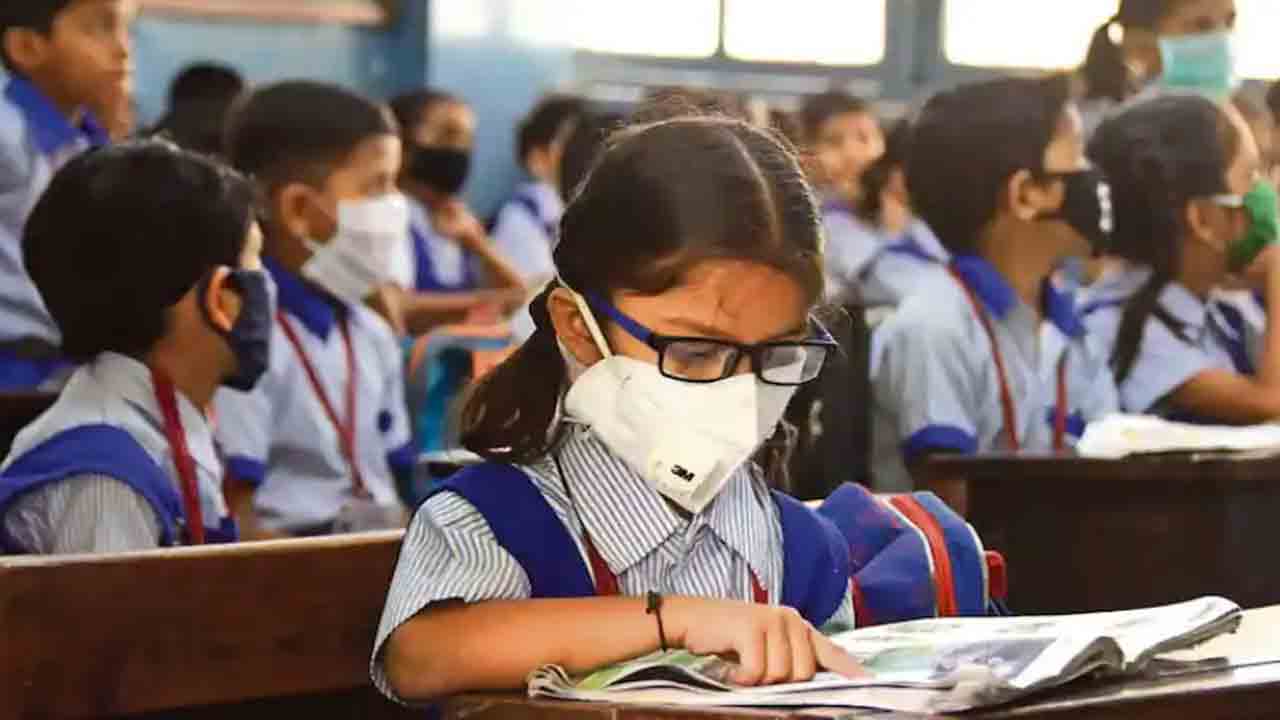 నాలుగు స్కూళ్లలో… 23 మంది విద్యార్థులకు కరోనా