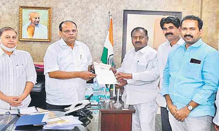 వేసవి సెలవుల్లో ఉపాధ్యాయ బదిలీలు, పదోన్నతులు : పీఆర్టీయూటీఎస్‌ వినతి