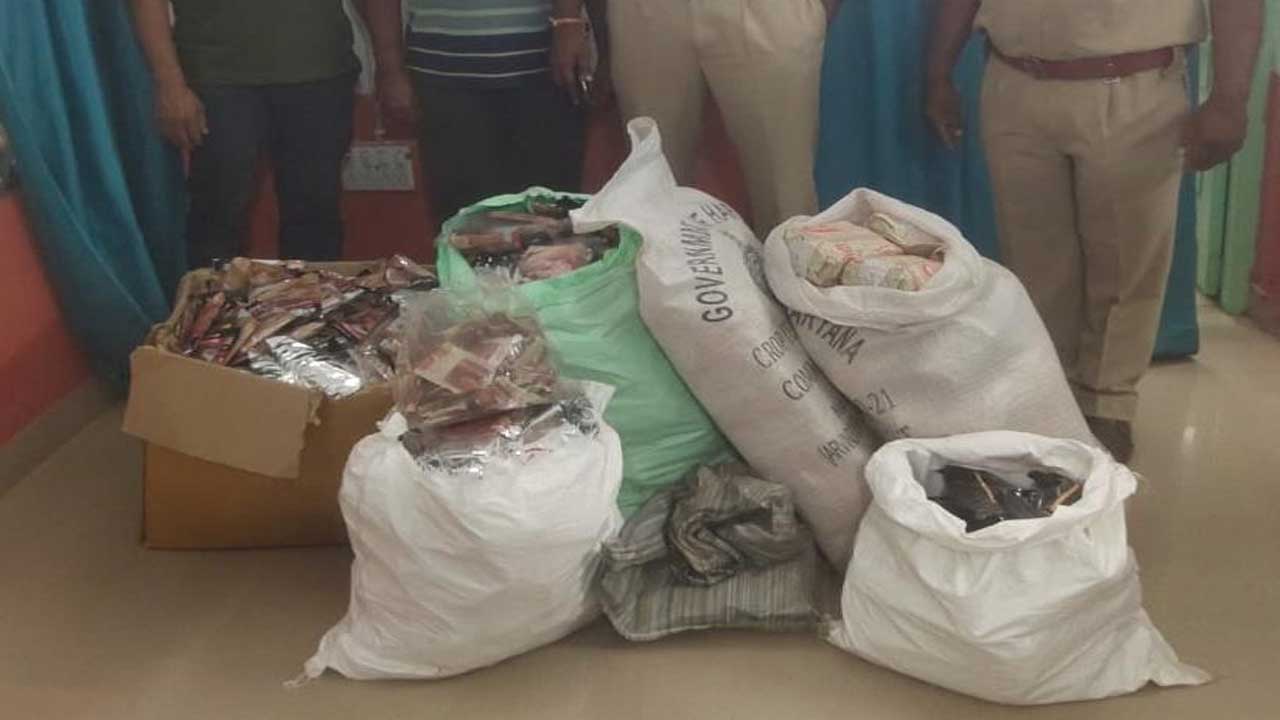 Crime news | వాంకిడిలో నిషేధిత గుట్కా ప్యాకెట్లు పట్టివేత