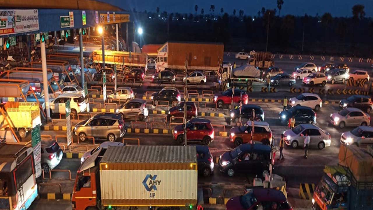 నేటి నుంచి హైద‌రా‌బా‌ద్‌-‌వి‌జ‌య‌వాడ హైవేపై టోల్‌ మోత