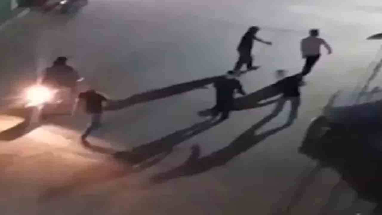 కాల్పుల్లో విద్యార్థి మృతి… యూనివర్సిటీలో భయాందోళనలు