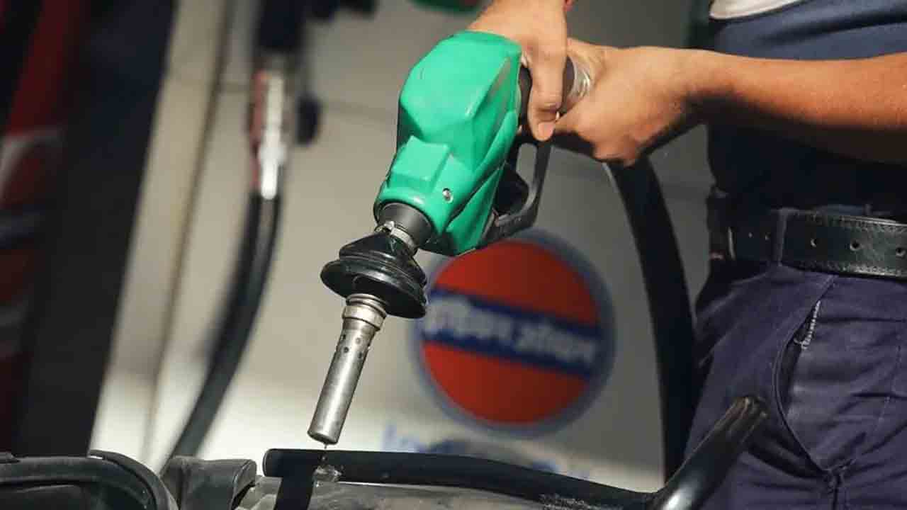 Petrol Prices | భారీగా త‌గ్గనున్న‌ పెట్రోల్ ధ‌ర‌లు.. గ్యాస్ సిలిండ‌ర్‌పై రూ.200 స‌బ్సిడీ