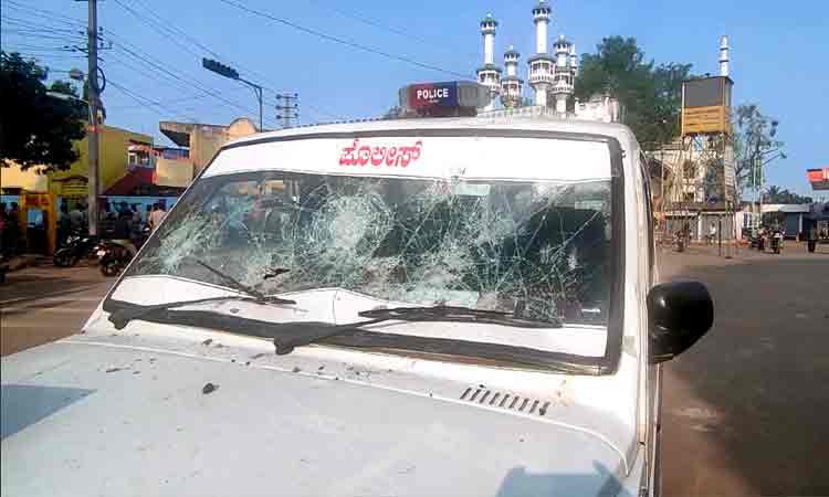 హుబ్లీలో పోలీసుస్టేషన్‌పై దాడి