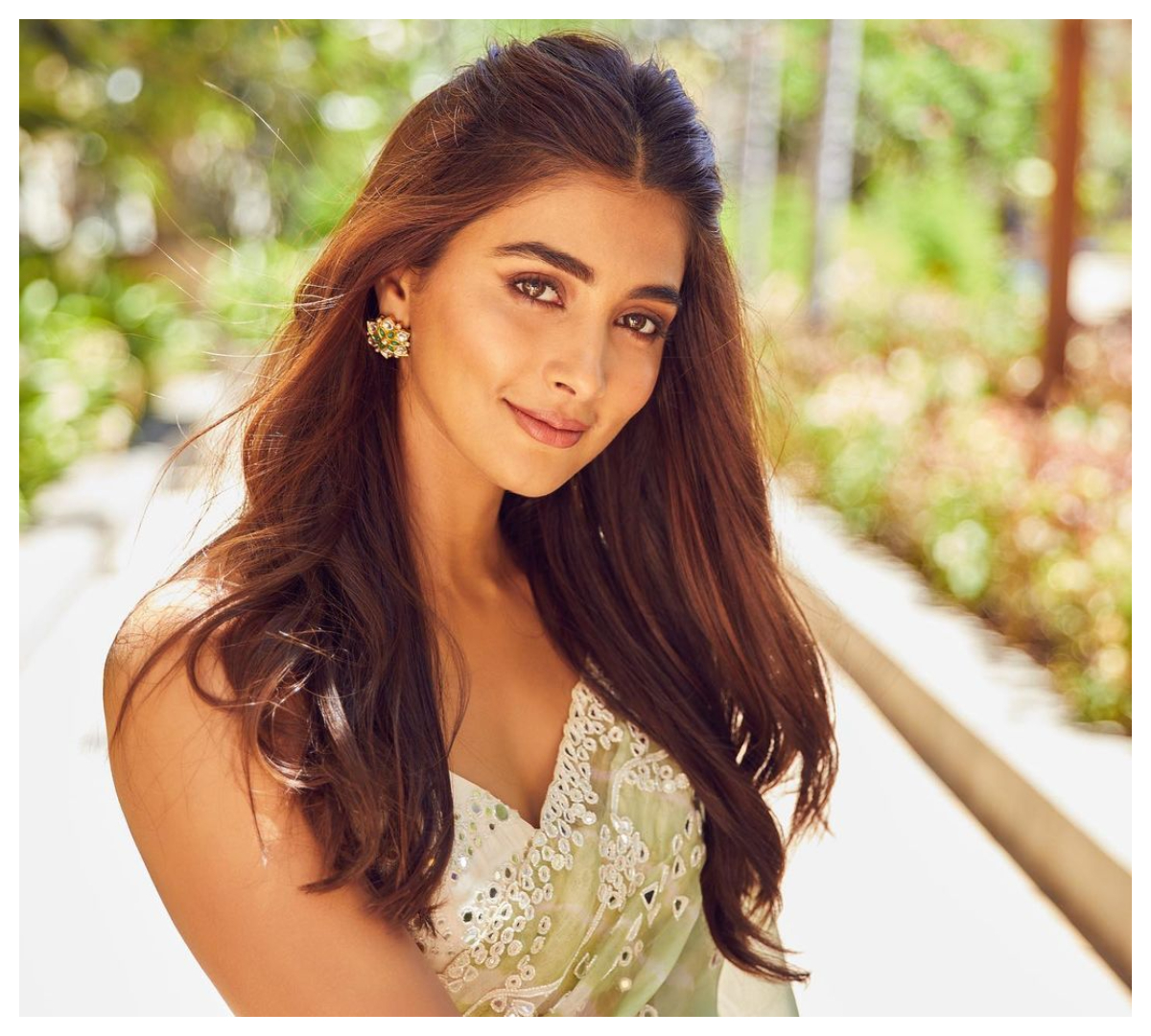 Pooja Hegde | చిలుక‌ప‌చ్చ చీర‌లో కేక‌పెట్టిస్తున్న పూజా హెగ్డే..