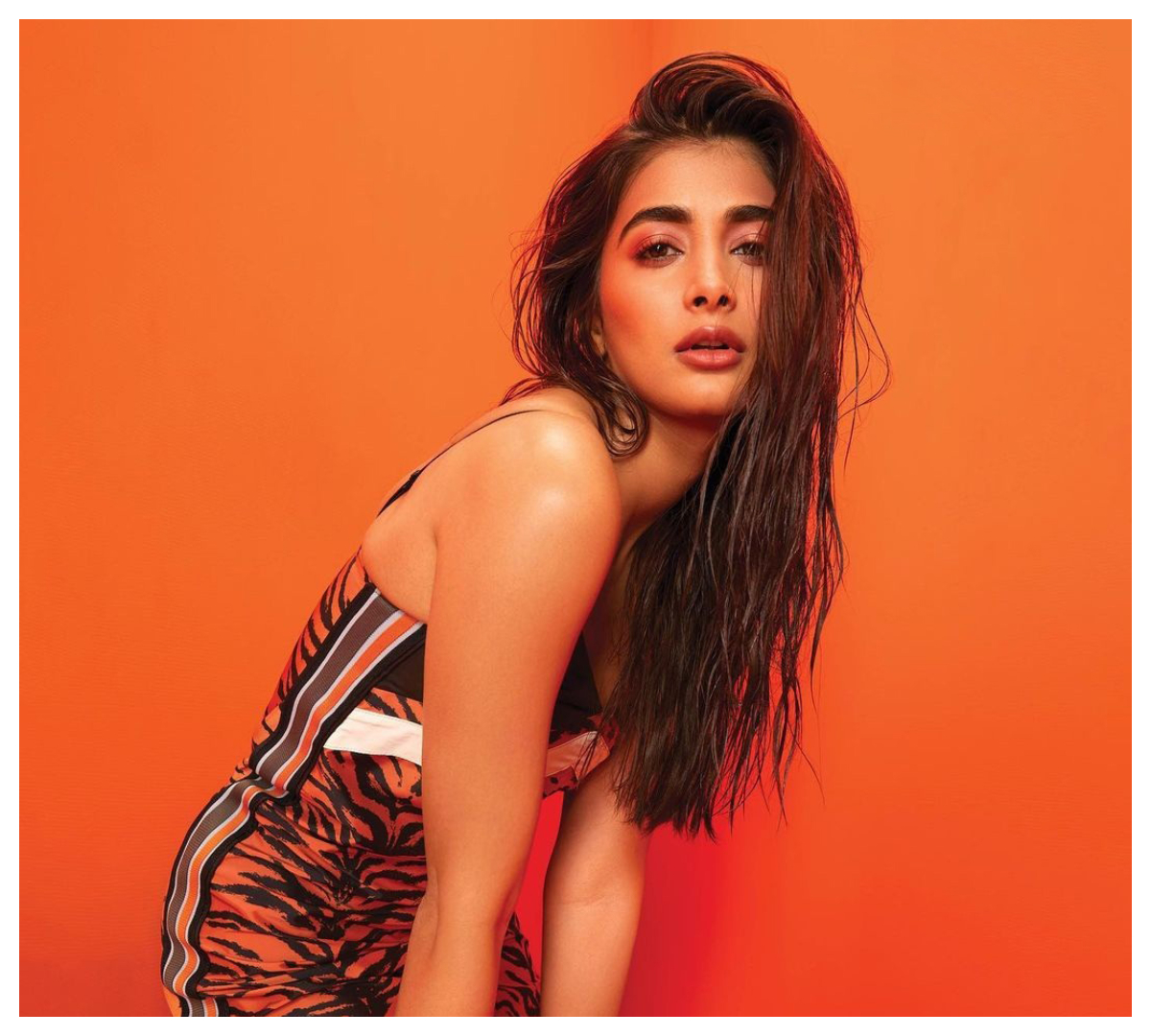 Pooja Hegde | పొట్టి నిక్క‌ర్‌లో పూజా హెగ్డే కిర్రాక్ పోజులు..