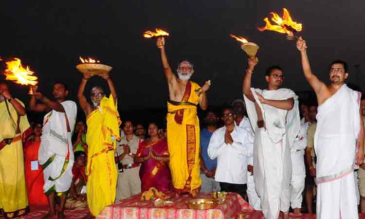 పవిత్రం.. ప్రాణహిత హారతి