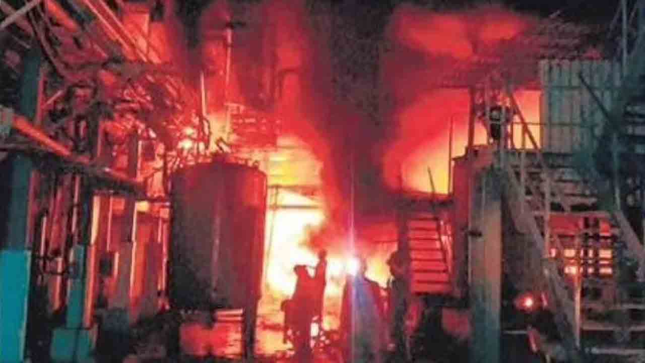 పోరస్‌ కెమికల్‌ ఫ్యాక్టరీలో పేలిన రియాక్టర్‌.. ఆరుగురు మృతి