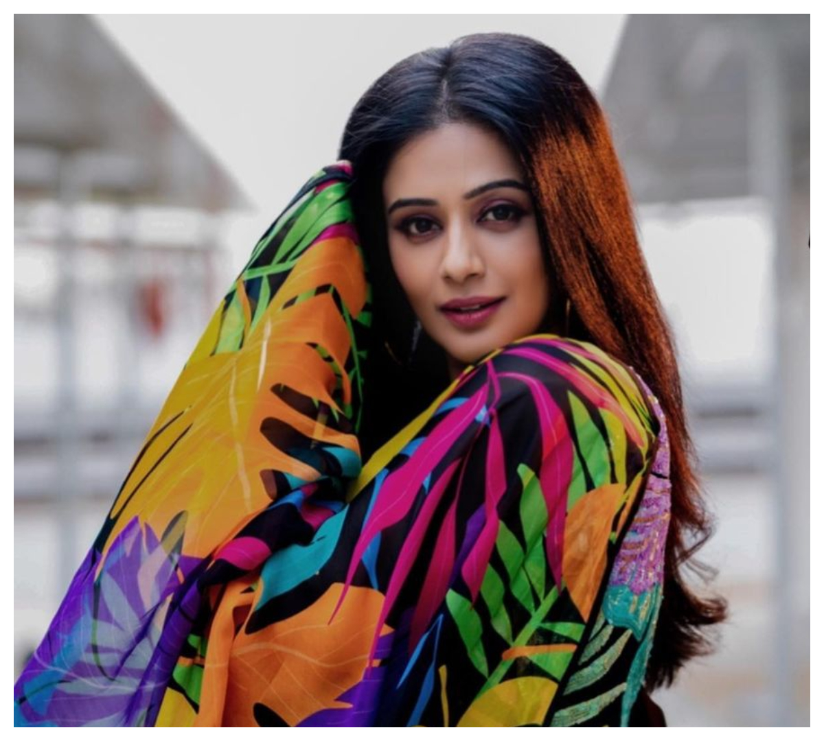 Priya Mani Raj | మ‌ల్టీ క‌ల‌ర్ డ్రెస్‌లో కేక‌పెట్టిస్తున్న ప్రియ‌మ‌ణి..