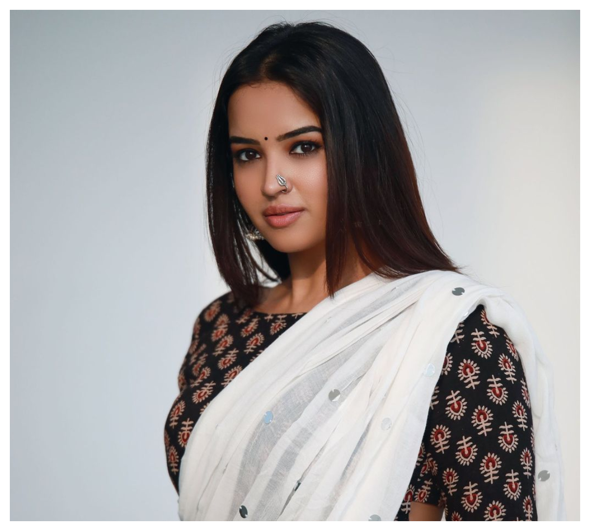 Pujita Ponnada | మైమ‌రిపించే అందాల‌తో కైపెక్కిస్తున్న పూజిత పొన్నాడ..