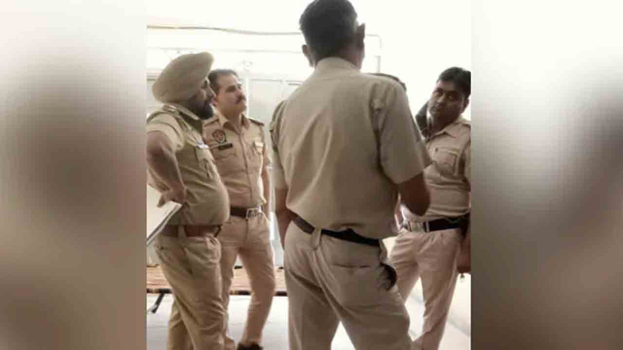 ఢిల్లీ బీజేపీ నేత ఇంటికి పంజాబ్‌ పోలీసులు… ఎందుకంటే?