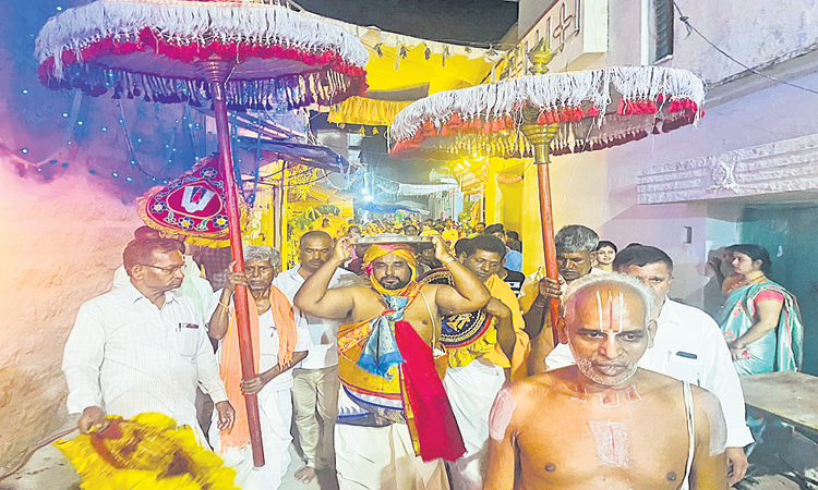 అంగరంగ వైభవంగా మహాలక్ష్మీ వేంకటేశ్వరస్వామి బ్రహ్మోత్సవాలు