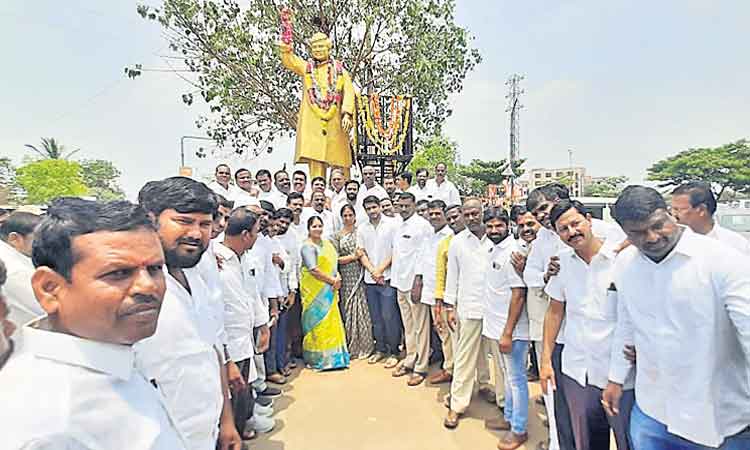 ఇంద్రారెడ్డి సేవలు ఆదర్శనీయం