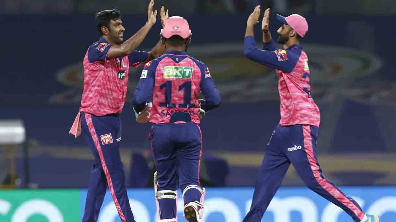 RR vs MI | పవర్ ప్లే ముగిసే సరికి ముంబై స్కోరు ఎంతంటే?