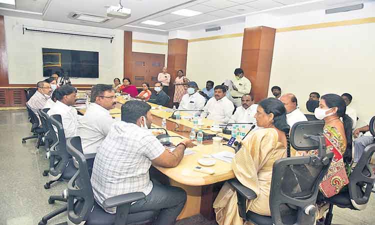 రంగారెడ్డి జిల్లాలో 41 ధాన్యం కొనుగోలు కేంద్రాలు