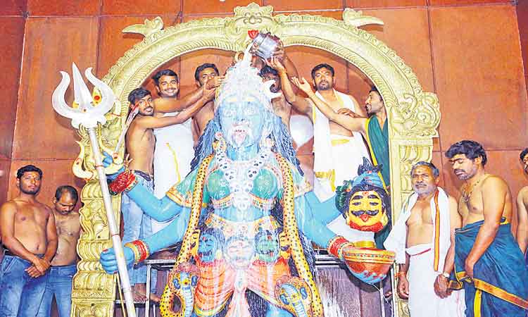 పంచాంగ శ్రవణాలు.. పూజలు