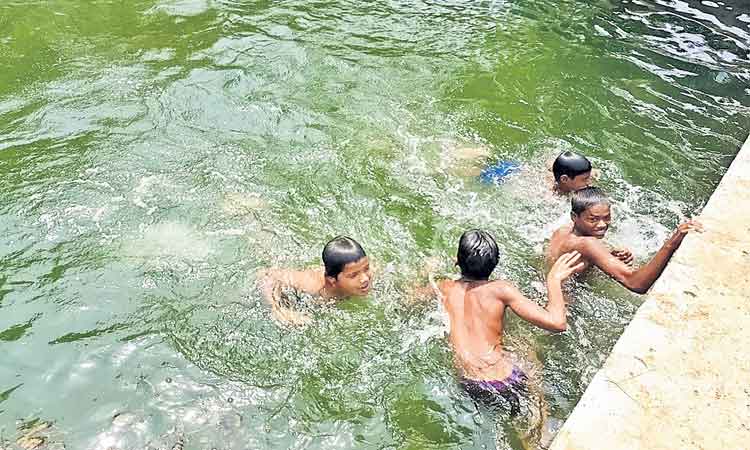 ఈతకెళ్తున్నారా జరభద్రం..