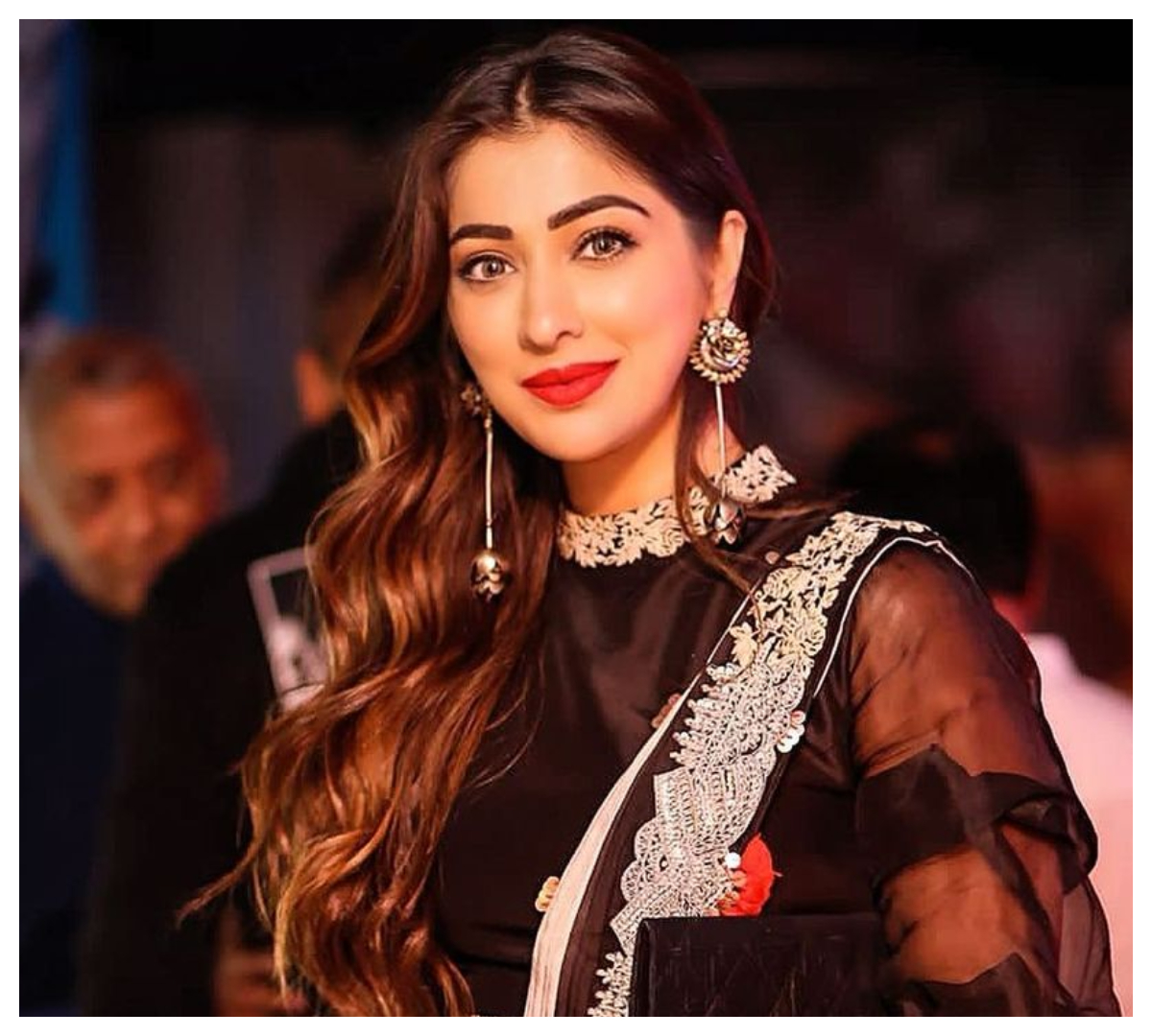 Raai Laxmi | బ్లాక్ డ్రెస్‌లో రాయ్ లక్ష్మీ మెరుపులు..