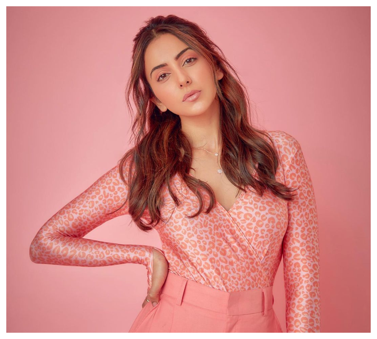 Rakul Preet Singh | గులాబీ కలర్ డ్రెస్‌లో రకుల్‌ ప్రీత్‌ సింగ్ అంద‌చందాలు..