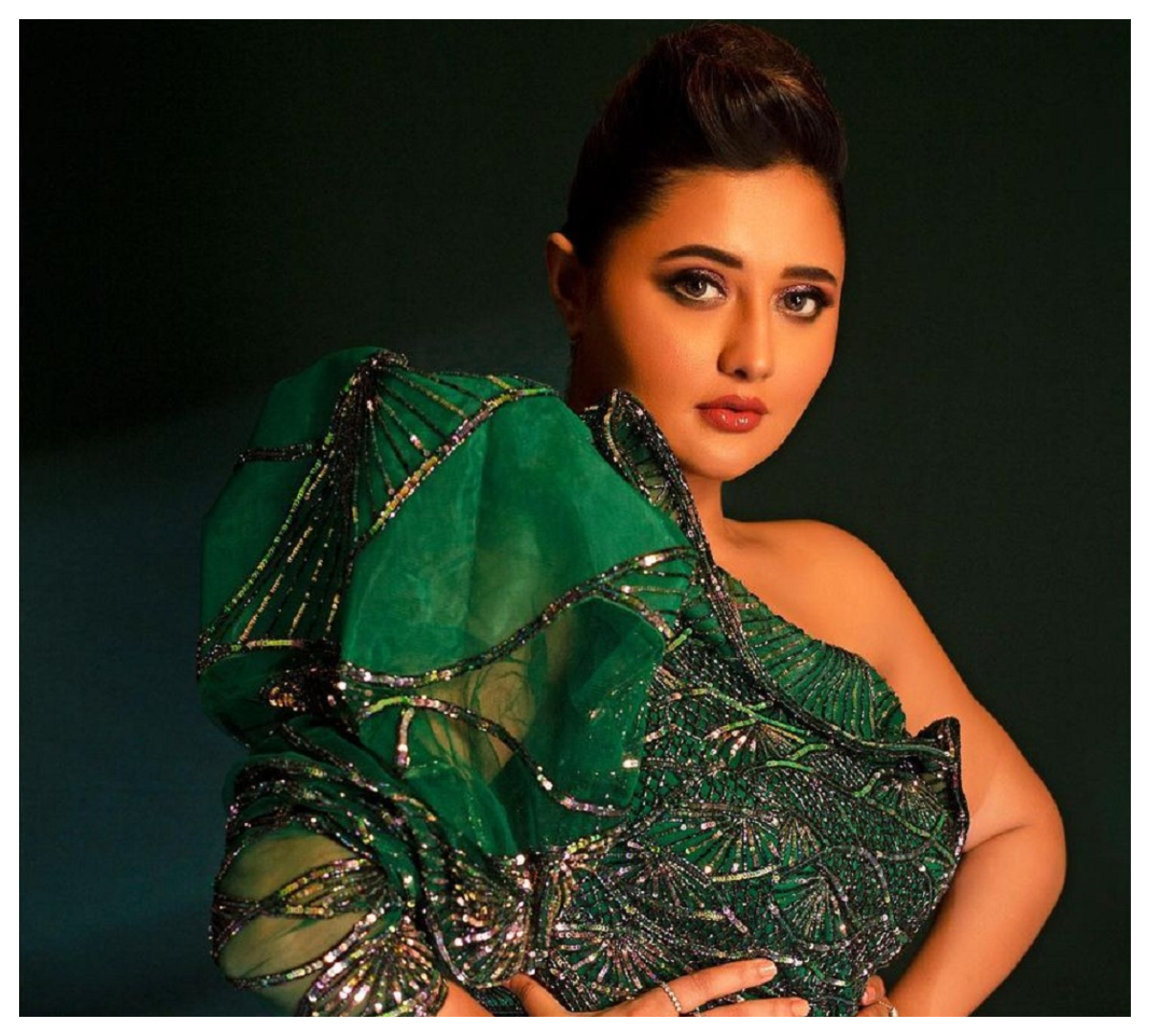 Rashami Desai | గ్రీన్ క‌ల‌ర్ డ్రెస్‌లో మ‌త్తెక్కిస్తున్న‌ రష్మీ దేశాయ్..