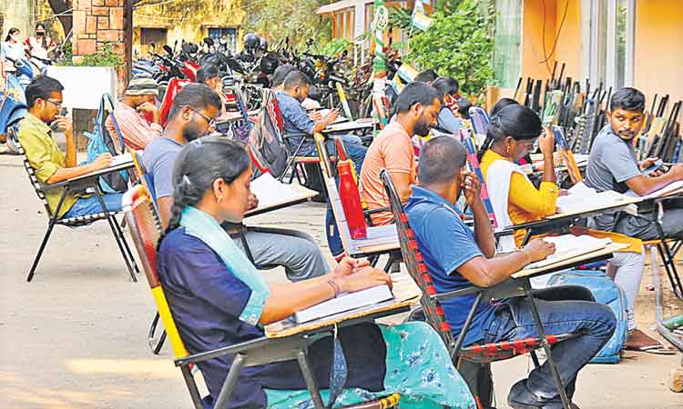 వదంతులు నమ్మొద్దు; జాబే ముద్దు