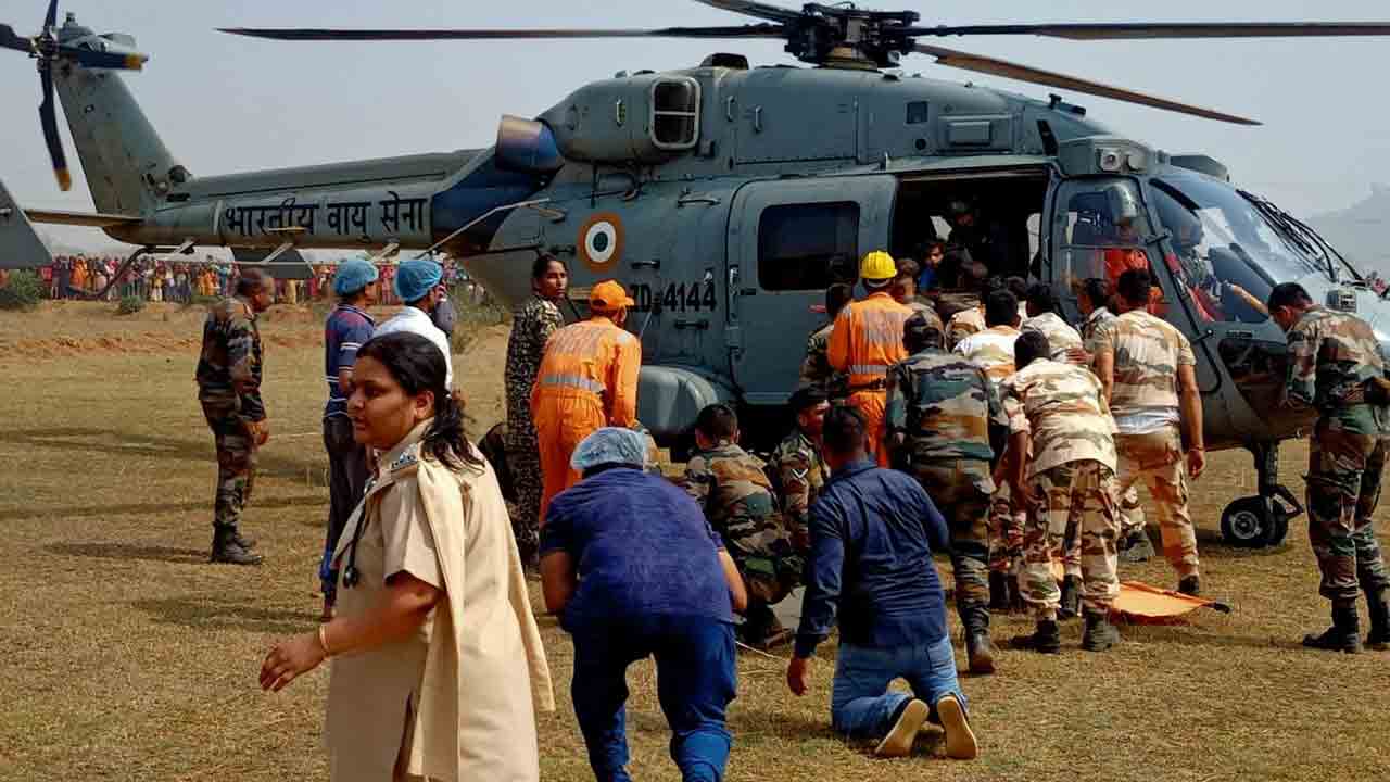 దేవ్‌గ‌ఢ్ రోప్‌వే.. మ‌రో 10 మందిని కాపాడిన సైన్యం.. వీడియో