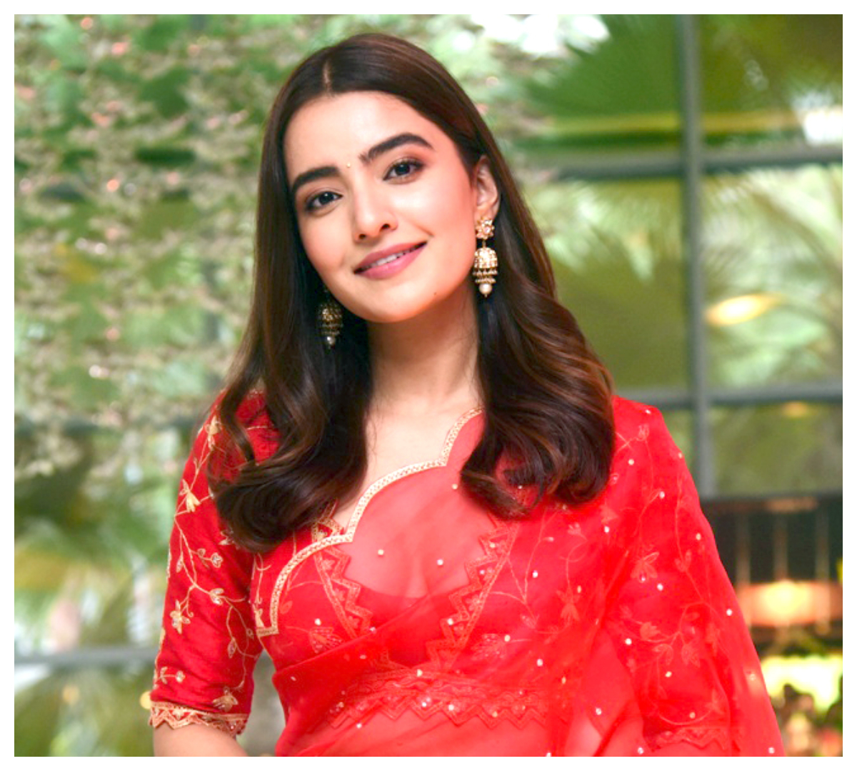 Rukshar Dhillon | ఎరుపు రంగు చీర‌లో అందాల జాబిలి రుక్సర్‌ ధిల్లాన్‌..