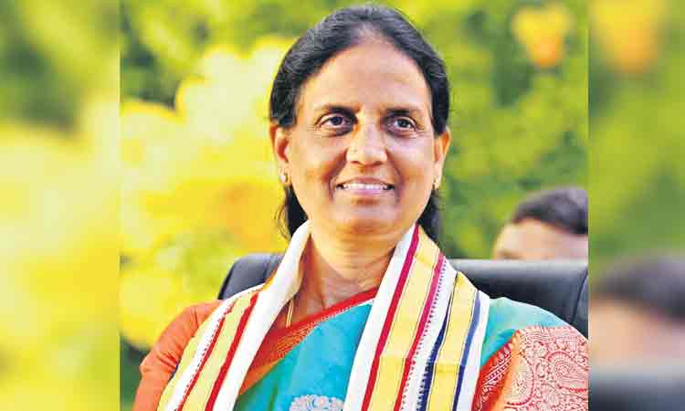 ఆరు వర్సిటీల్లో పోటీ పరీక్షలకు ఉచిత శిక్షణ